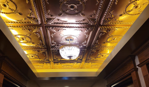 fulton steamboat inn ceiling and decor