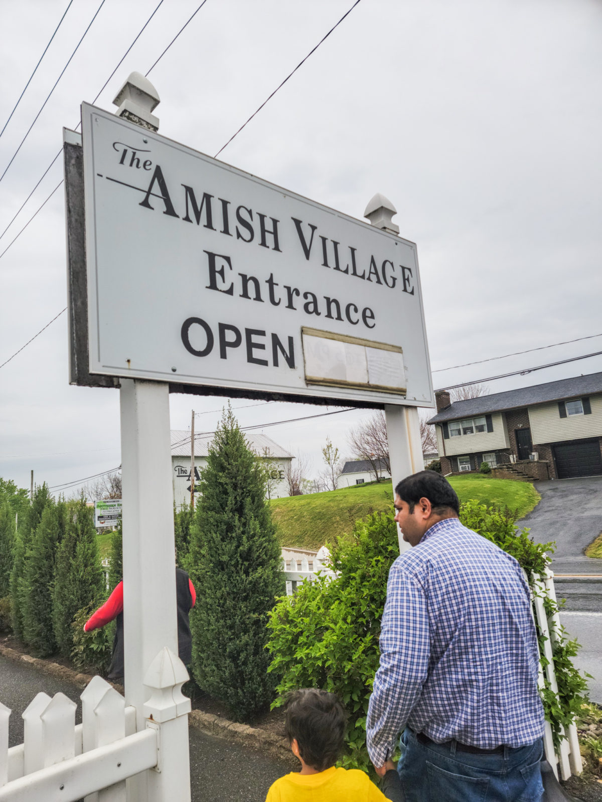 The Amish Village entrance